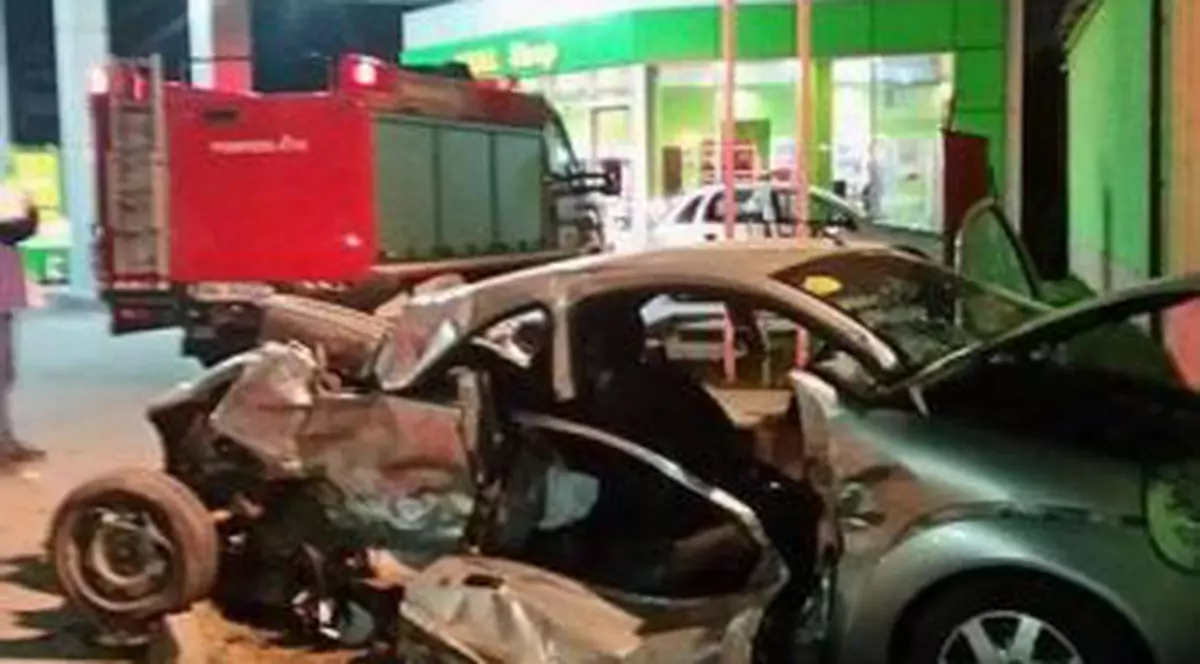 Accident în Arad din cauza unui șofer neatent. Trei tineri au ajuns la spital