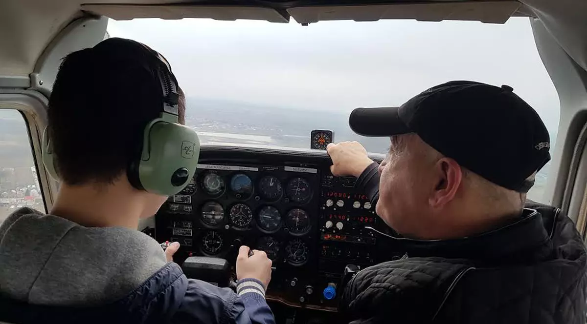 Alex a primit de ziua lui un zbor privat cu Mihai Mărgineanu 