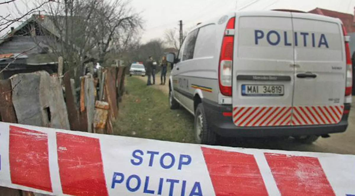 O bătrână din Capitală a fost găsită moartă în casă, cu leziuni pe corp, cazul fiind anchetat de criminaliști