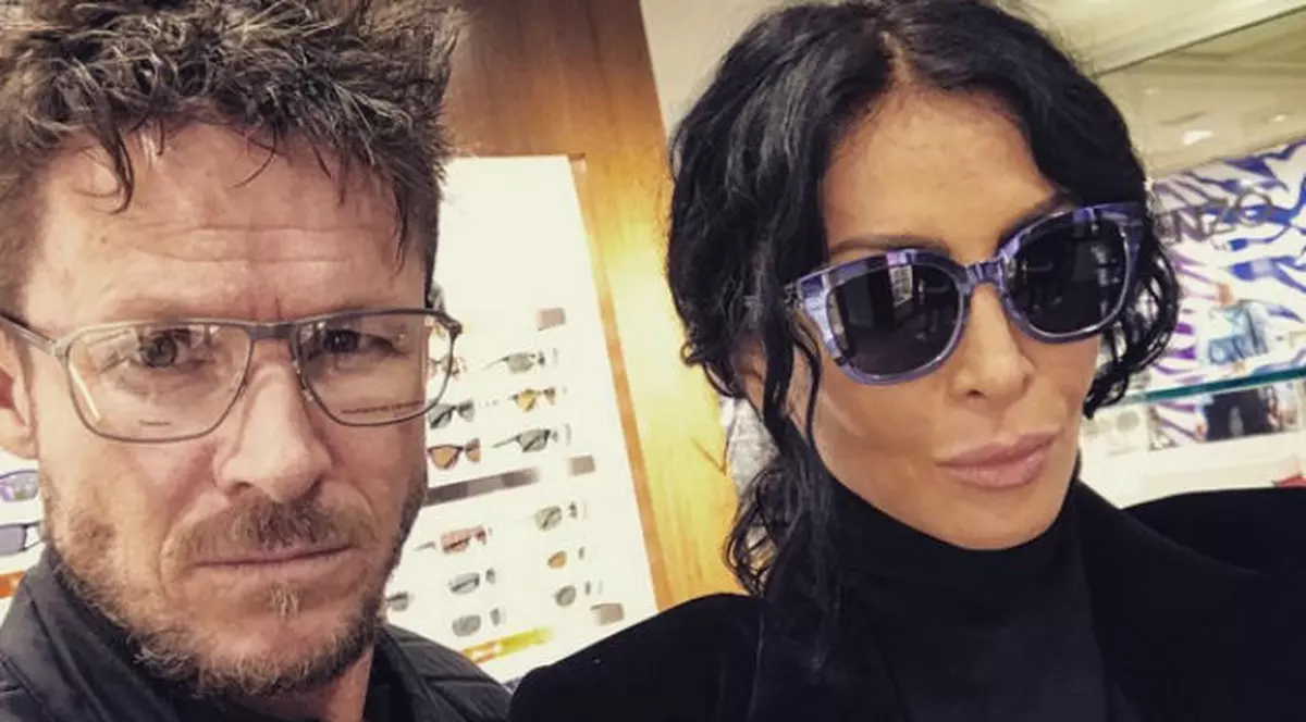 Iubitul Mihaelei Rădulescu și-a pus ochelari de vedere