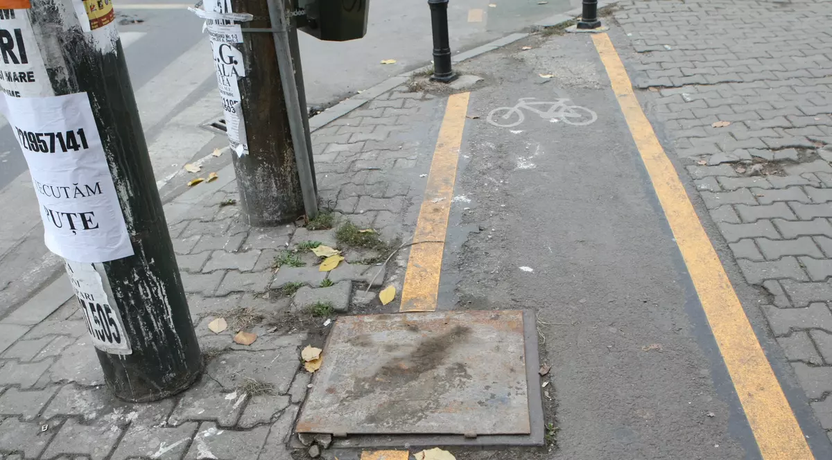 Din categoria „lucru prost şi ilegal”. 98% din piste pun în pericol pietonii și bicicliștii
