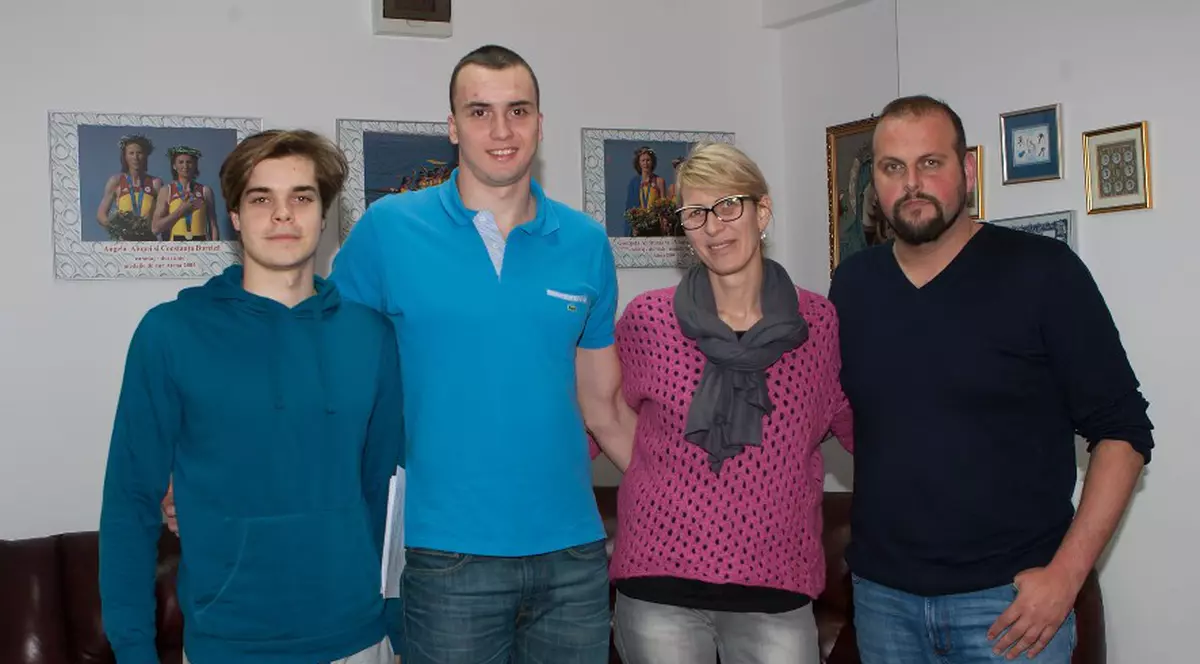 Înotătorii Glință și Coste au semnat cu Dinamo