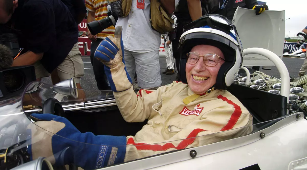A murit pilotul John Surtees. Acesta a încetat din viață vineri, la vârsta de 83 de ani.