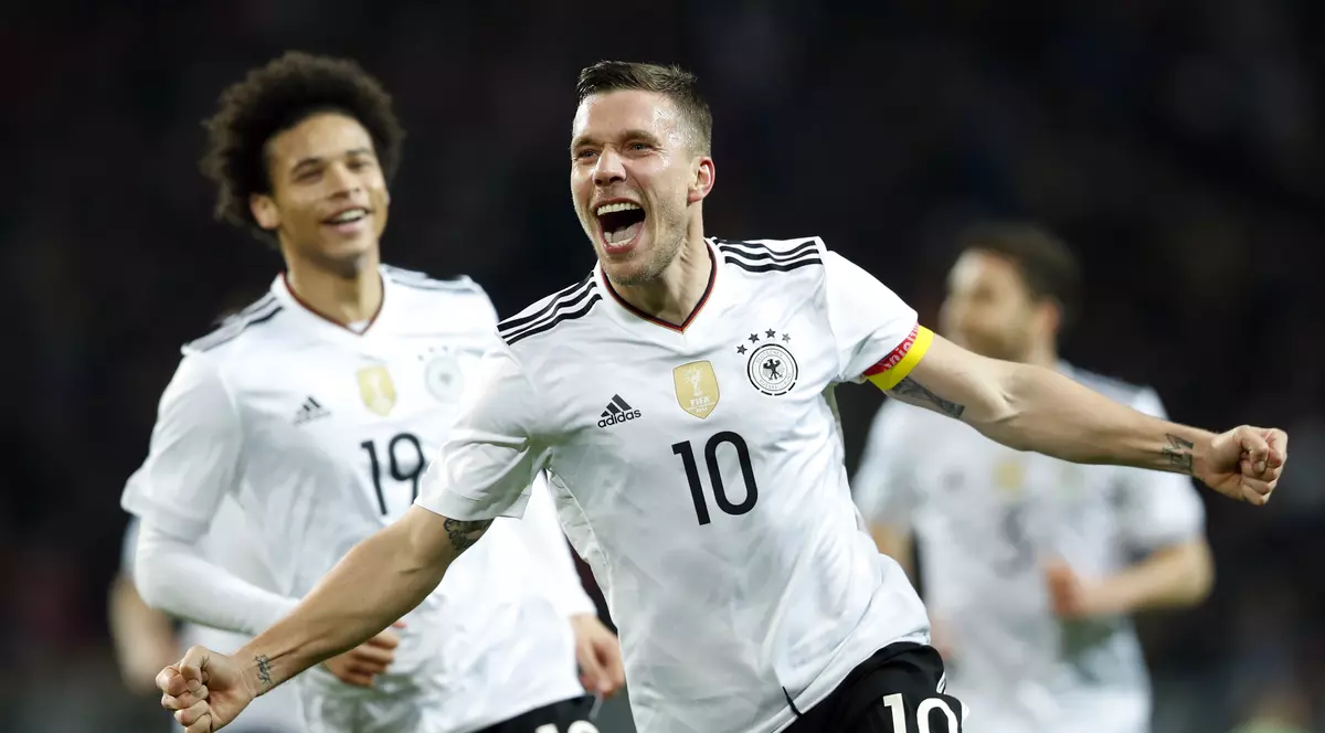 Podolski și-a luat rămas bun de la naționala de fotbal a Germaniei cu un gol minunat / VIDEO