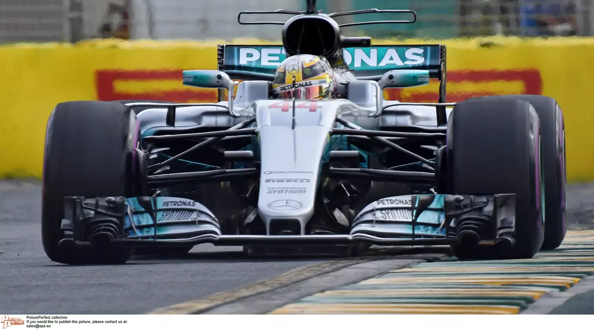 Recordul lui Michael Schumacher a fost doborât de Lewis Hamilton