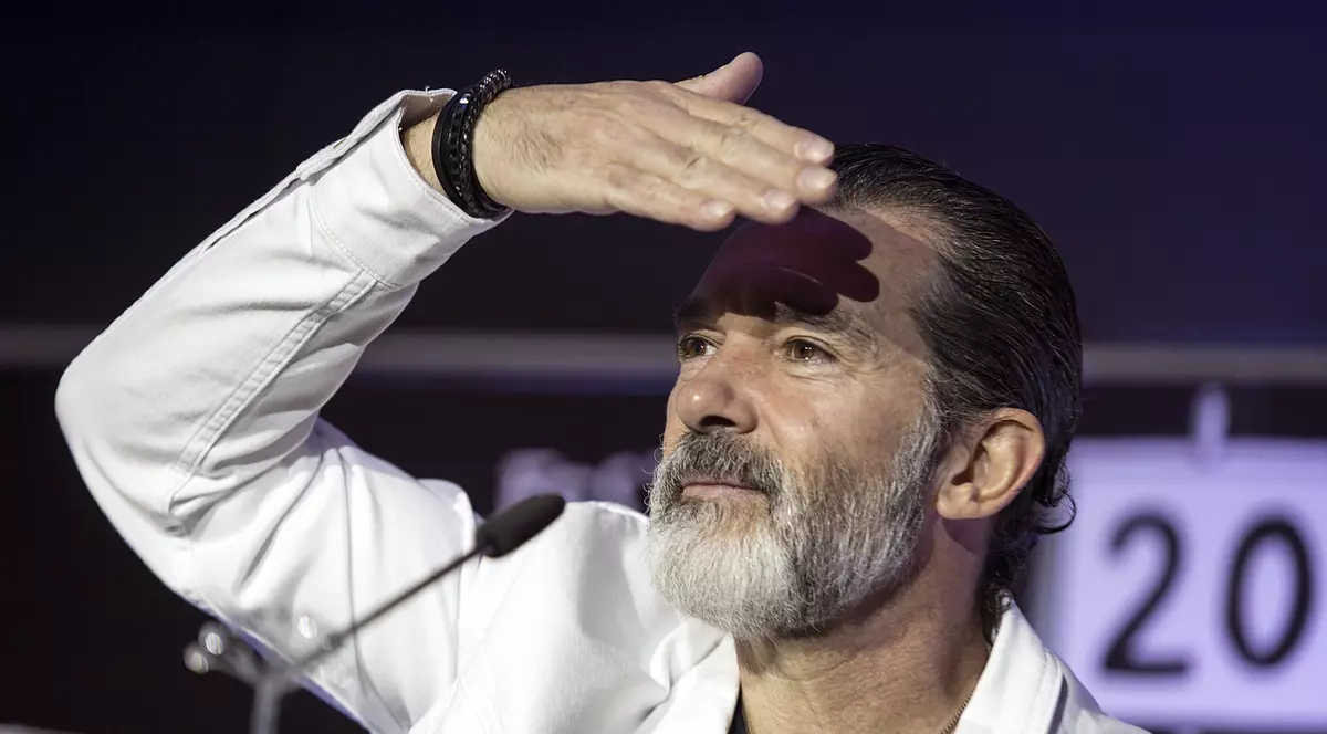 Antonio Banderas va fi Lamborghini și Alec Baldwin Ferrari