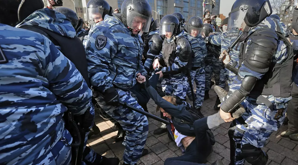 Proteste anticorupție în Rusia. Peste 600 de oameni au fost arestați. Un opozant rus a fost condamnat la închisoare | FOTO