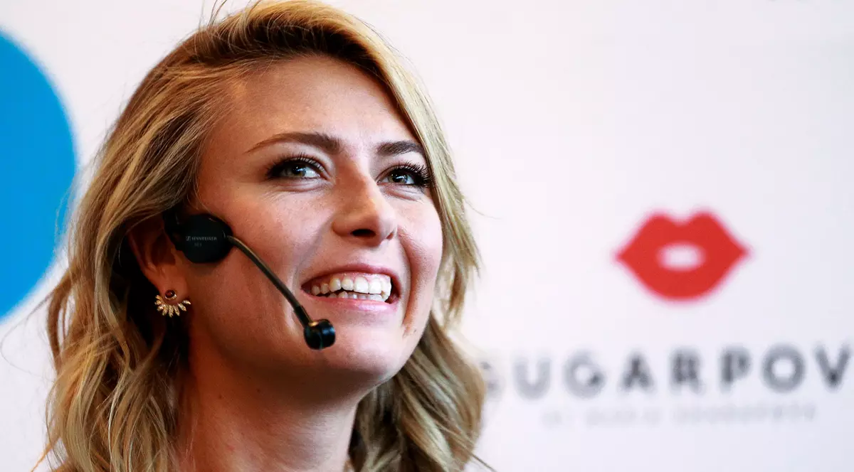 Maria Sharapova râde în timpul unei conferințe de presă. (FOTO: HEPTA)