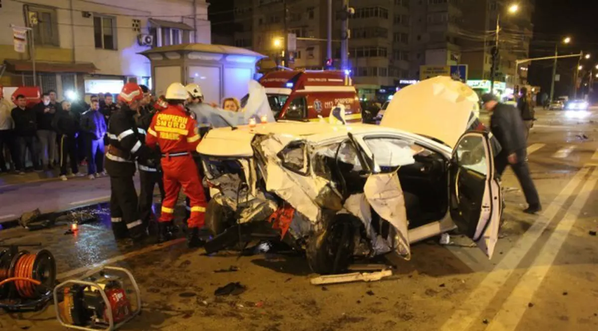 Un tânăr a murit într-un accident violent în Iași, provocat de un avocat beat. Șoferul a condus cu peste 150 de kilometri pe oră