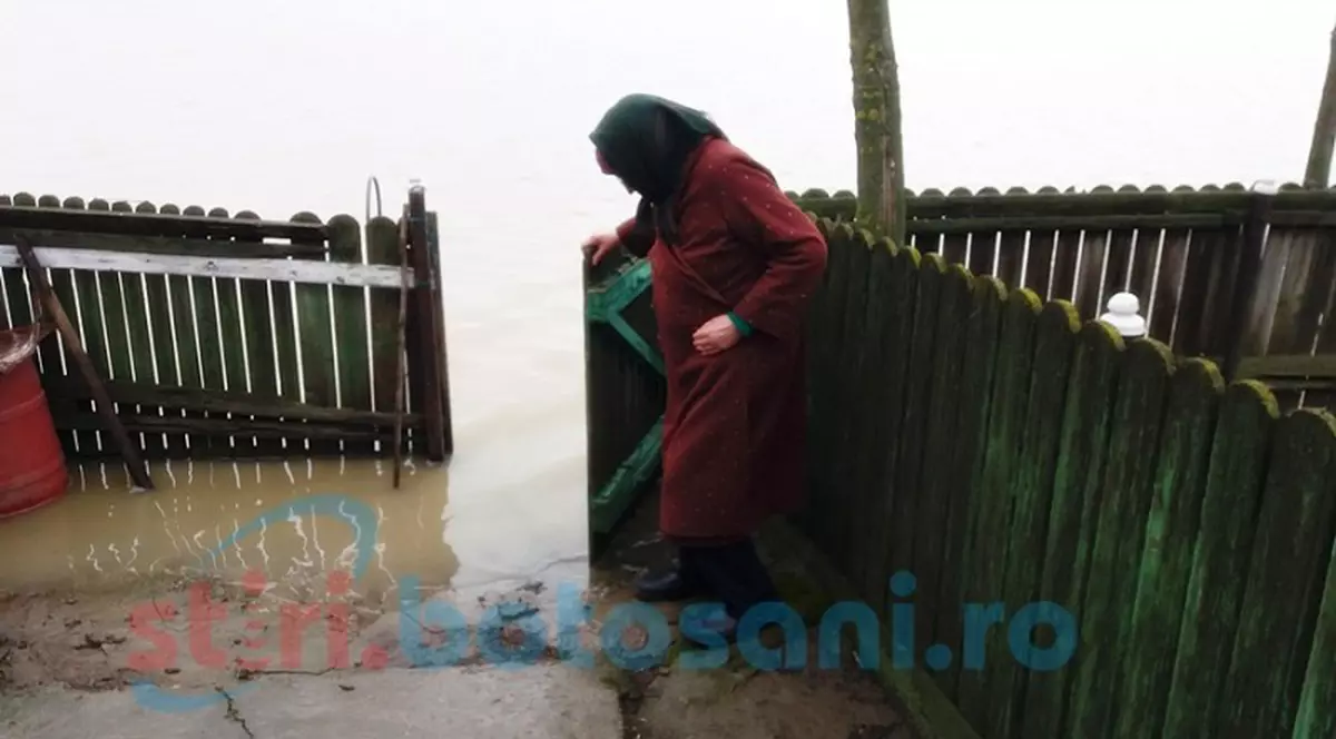 Inundații în județul Botoșani. Zeci de bătrâni sunt izolați din cauza apelor