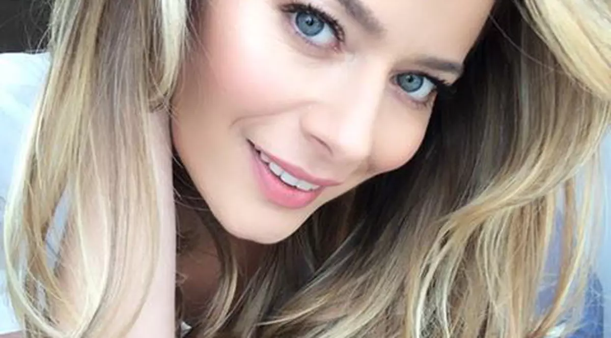 Laura Cosoi, făcută praf de Iulia Albu. "Această intenție sado-maso eșuată lamentabil"