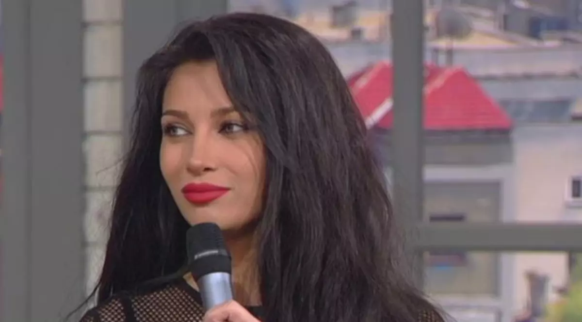 Motivul pentru care Lora s-a făcut brunetă. L-a spus chiar artista la TV