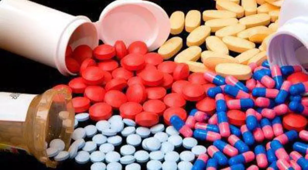 Medicii avertizează că antibioticele și alte medicamente luate ”după ureche”, la ”recomandări” de pe internet, la sfatul prietenilor sau pentru că ”oricum le au în casă” cresc riscul de a nu fi descoperite la timp boli grave.