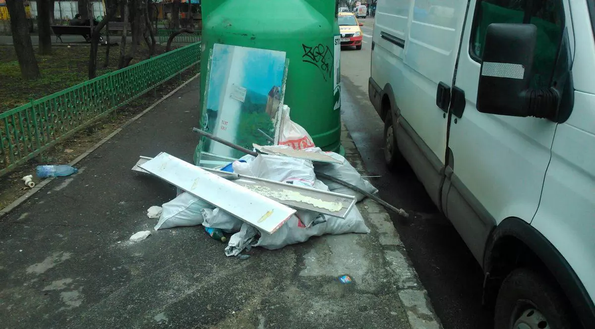 În Sectorul 6, molozul lăsat la bordură e taxat chiar și cu 3.000 de lei amendă