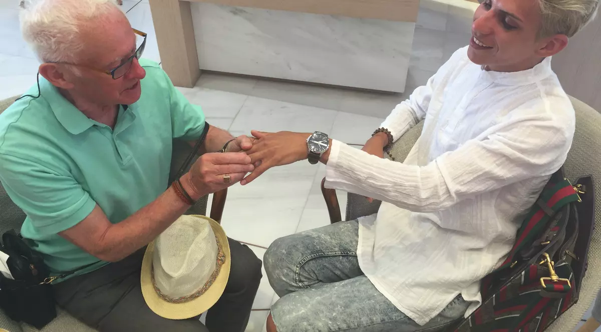 Philip Clements il cere în căsătorie pe Florin Marin