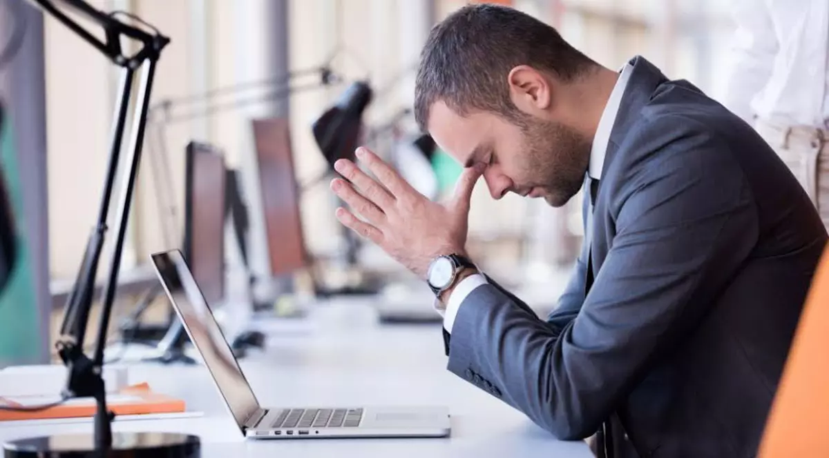 Stresul, afecțiunea secolului XXI, este cauza multor boli. Sarcinile de serviciu, ritmul alert, mustrarea șefului sunt factori favorizanț, spune într-un interviu pentru Libertatea medicul psihiatru Eduard Moțoescu, directorul medical al Spitalul de Psihiatrie ”Alexandru Obregia” din Capitală.