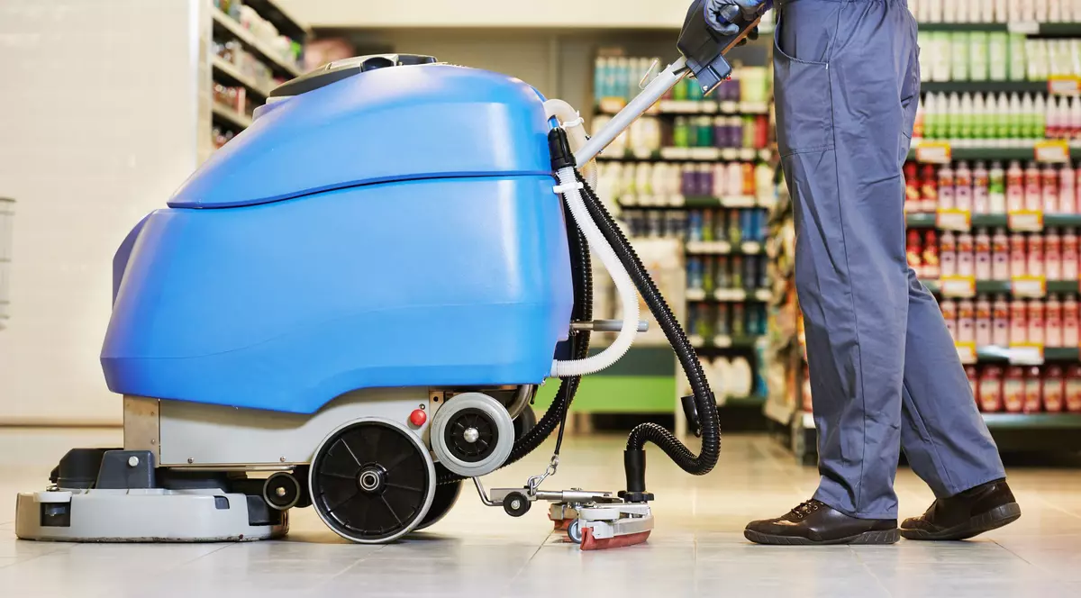 zgomotele din magazinul de la parter