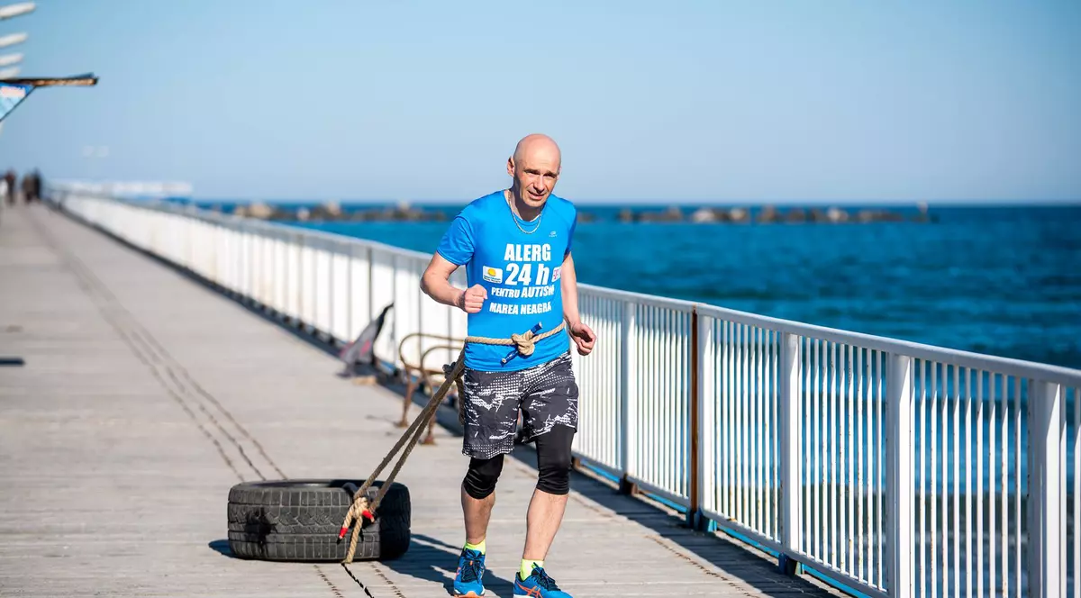 Eveniment unic în lume pentru ajutarea copiilor cu autism: Un ultramaraton de 24 de ore pe nisip