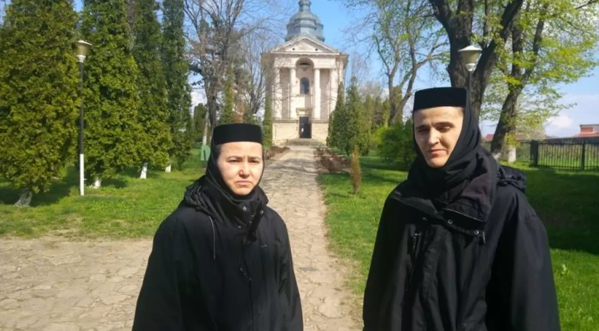 Două măicuţe au fost bătute la Mănăstirea Frumoasa din Iași. Surorile au fost alungate de stareță din chilii