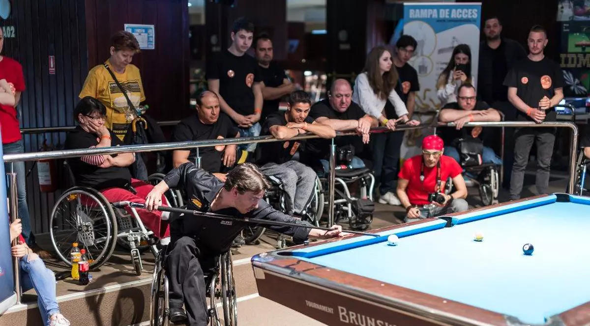 Meci istoric la competiția națională de biliard în scaun rulant: Henrik Larsson, de șase ori campion mondial, vs campioana noastră, Sonia Simionov