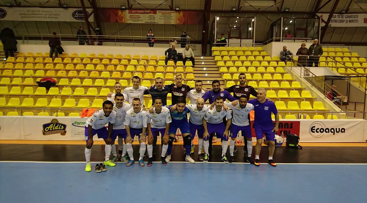S-au stabilit semifinalele play-off-ului campionatului național de futsal, informează frf.ro: United Galați, Autobergamo Deva, FK Odorheiu Secuiescu și Informatica Timișoara.