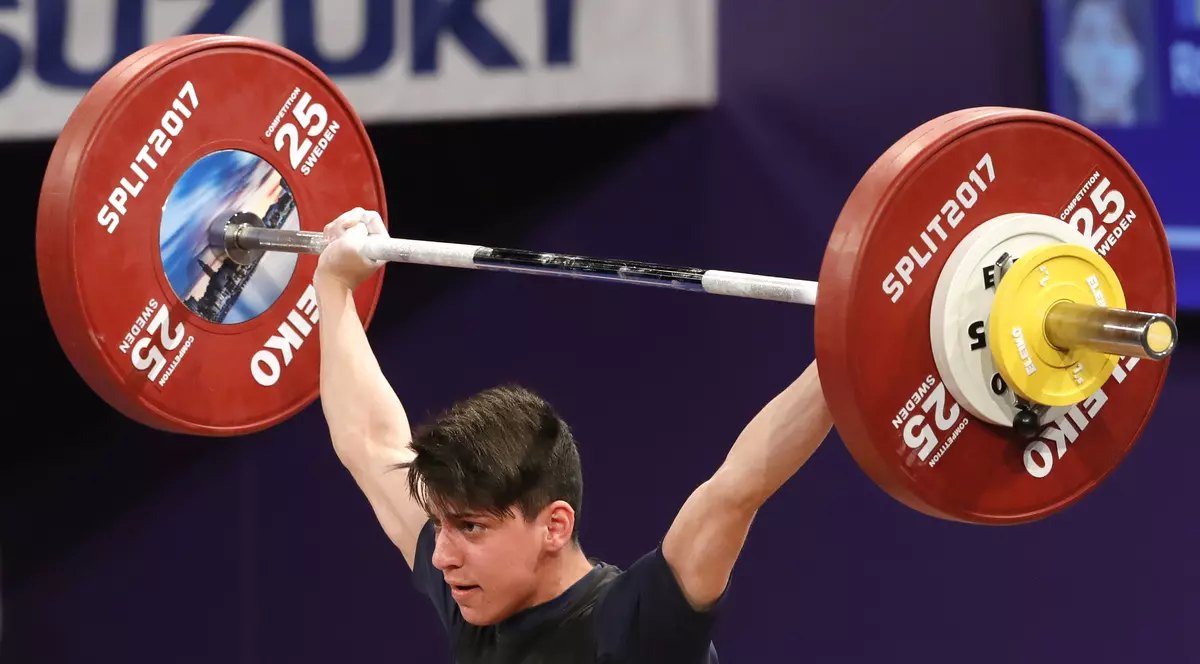 Monica Csengeri, în timpul unei probe de la Campionatele Europene de haltere de la Split. (FOTO: EPA)