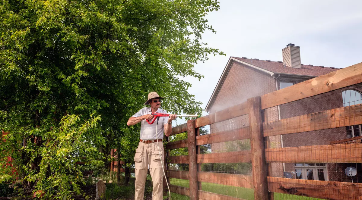 Un vecin s-a extins în curtea comună