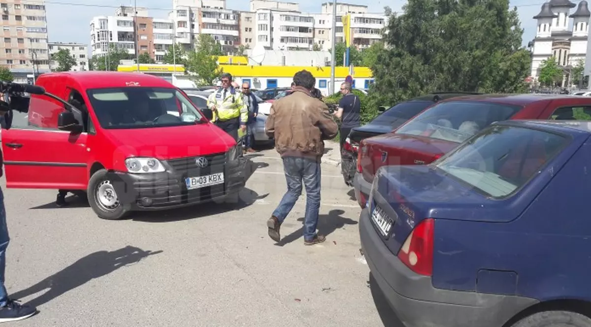 a lovit patru mașini înr-o parcare din Buzău