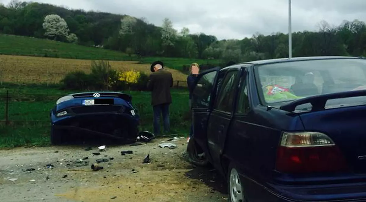 Accident în Bacău. Șapte persoane, printre care trei copii, au ajuns la spital