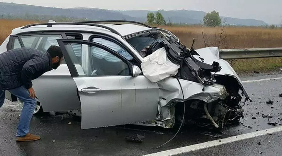 UPDATE / Trafic blocat pe DN1, în zona Porumbacu de Jos. O persoană a murit și trei au fost rănite