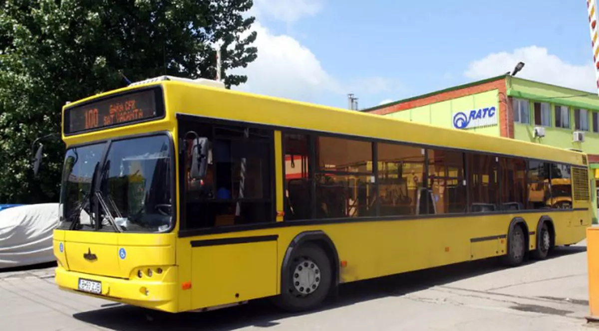 Femeie din Constanța prinsă între ușile autobuzului și târâtă câțiva metri