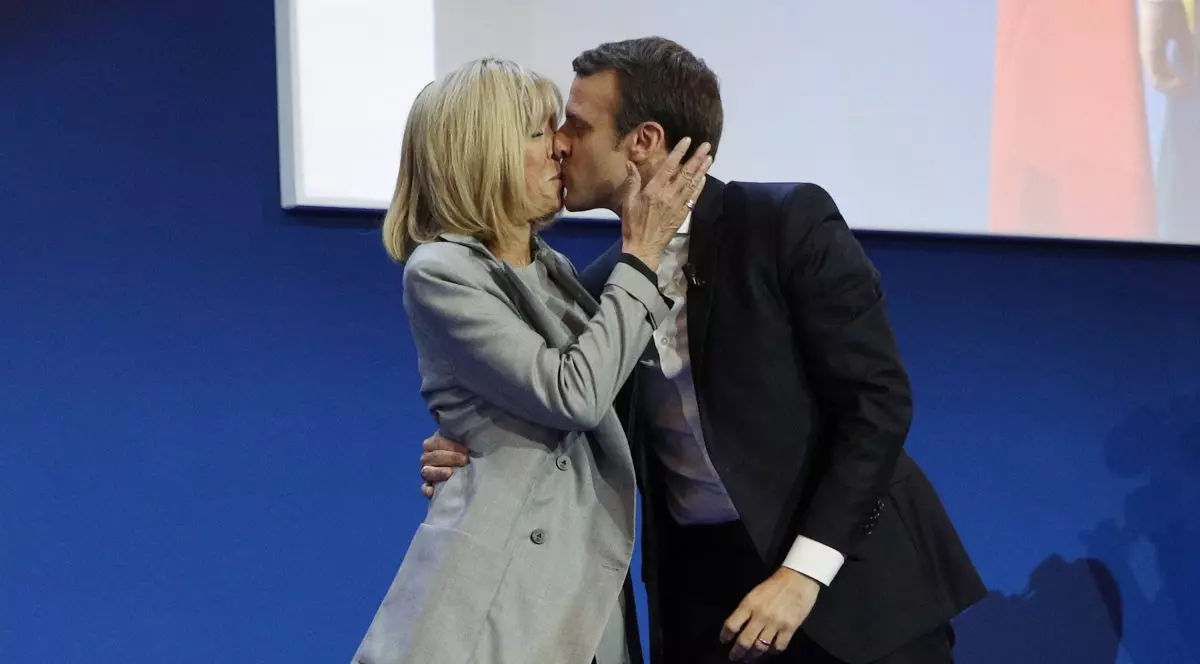 Brigitte Trogneux îl însoțește pe Emmanuel Macron în vizita oficială în România