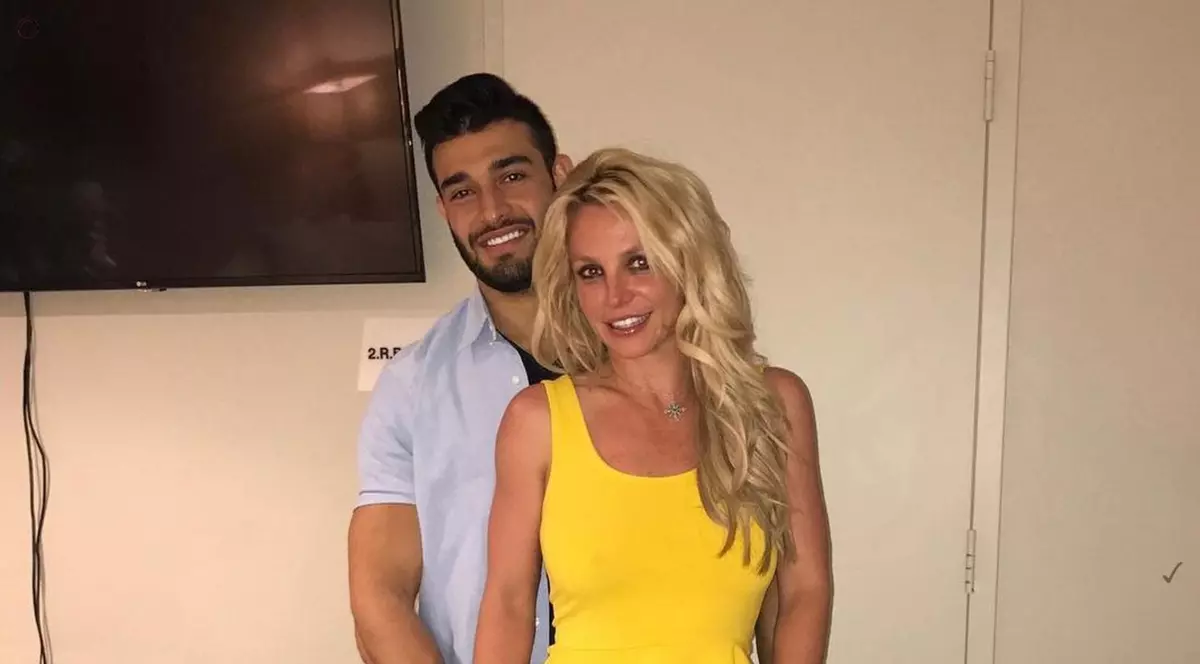 Britney Spears s-a logodit cu Sam Asghari