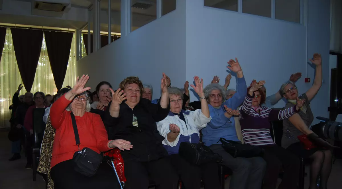 Pensionarii ”Tai Chi” au făcut mişcări de energizare înainte de Sărbătorile Pascale