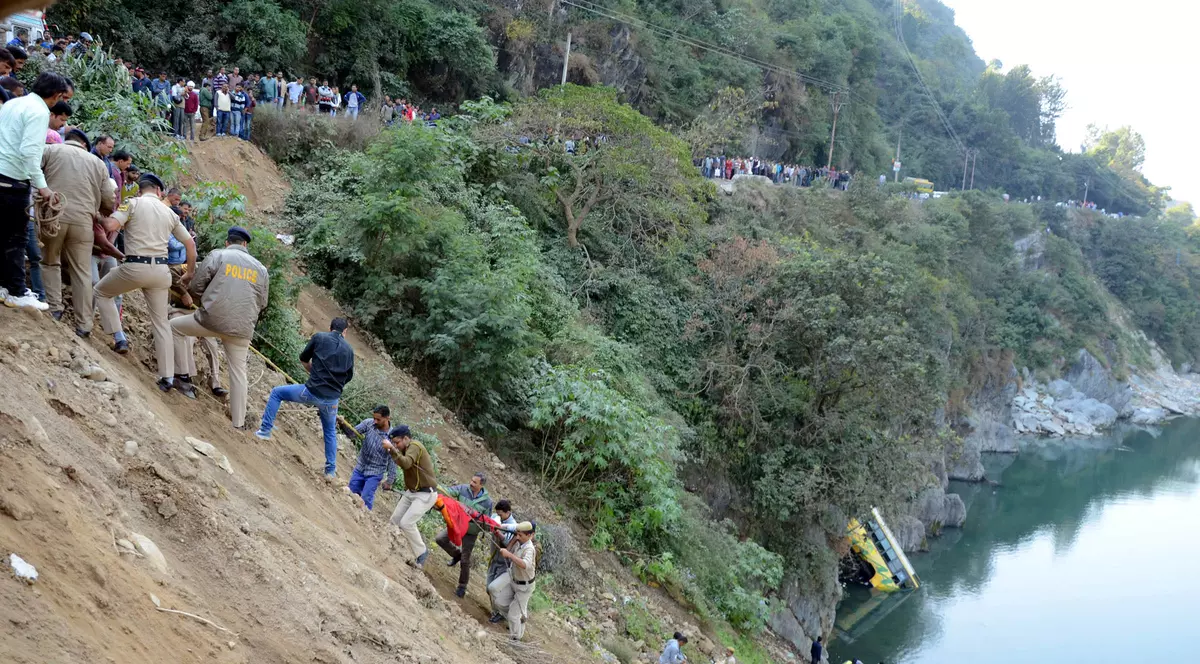 Tragedie rutieră în India, soldată cu 44 de morți