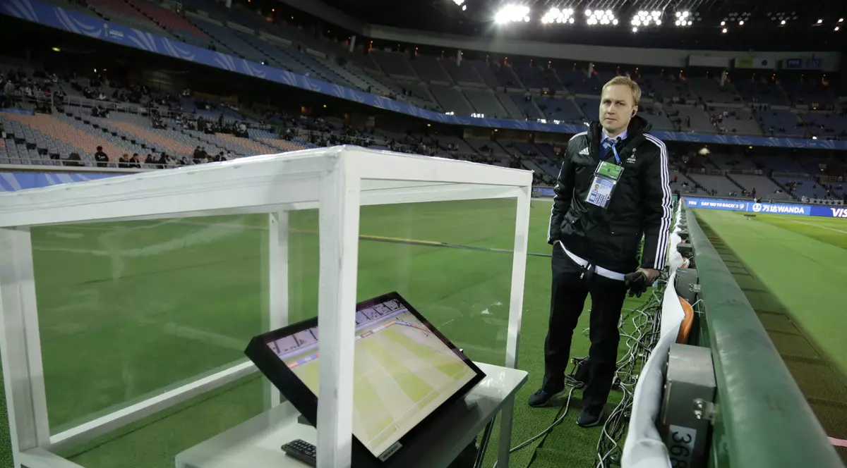 Ce spune Gigi Becali despre arbitrajul video, pe care LPF a anunțat că-l va introduce din campionatul viitor, dar îl va testa în play-off-yl 2017-2018.