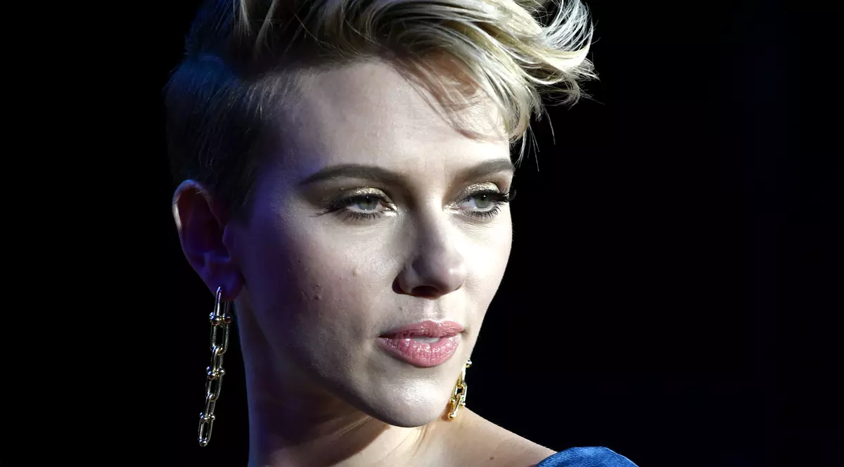 Scarlett Johansson o atacă dur pe Ivanka Trump. Actrița o numește “lașă” pe fiica președintelui american