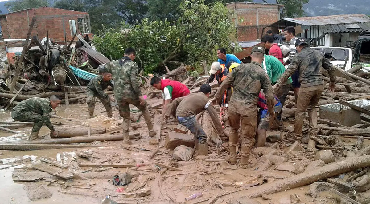 UPDATE | Zeci de copii și-au pierdut viața în urma alunecării de teren din Columbia