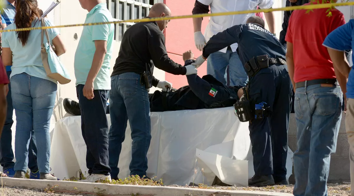 Un bărbat a fost aruncat dintr-un avion, în Mexic. Trupul lui a fost găsit pe acoperișul unui spital