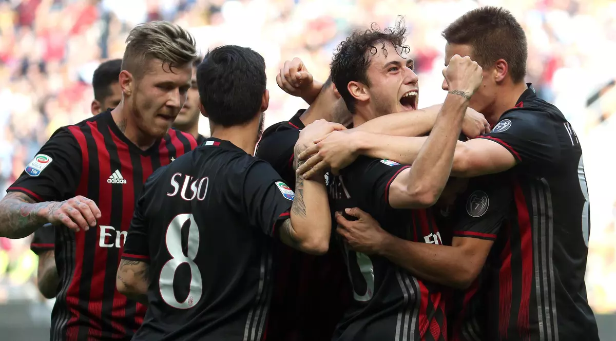 Clubul AC Milan a fost vândut unor investitori chinezi pentru suma de 740 milioane de euro