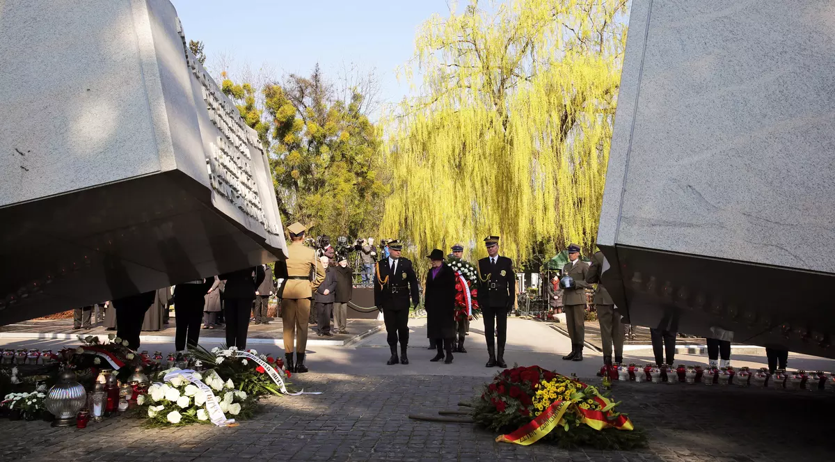 Tragedia de la Smolensk | Polonia a marcat șapte ani de la prăbușirea aeronavei prezidențiale