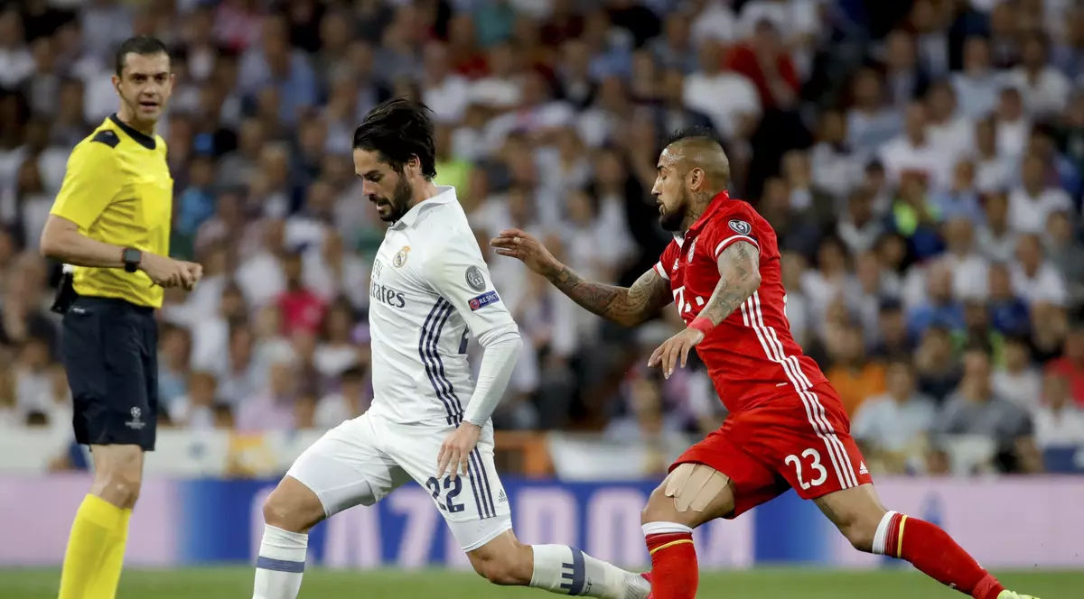 Arbitrul Viktor Kassai a fost salvat de polițiști de furia fotbaliștilor lui Bayern Munchen