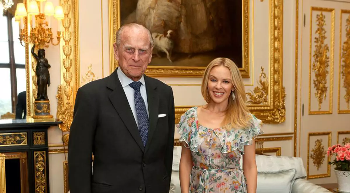 Kylie Minogue a fost premiată de prinţul Philip: A devenit ambasador cultural al Marii Britanii