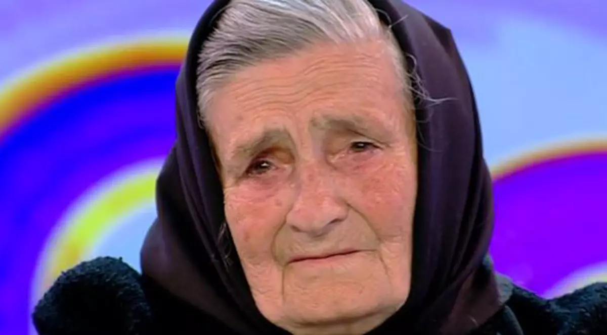 Mama Ilenei Ciuculete își revine cu greu după moartea artistei: „Aș fi vrut să mor lângă ea”