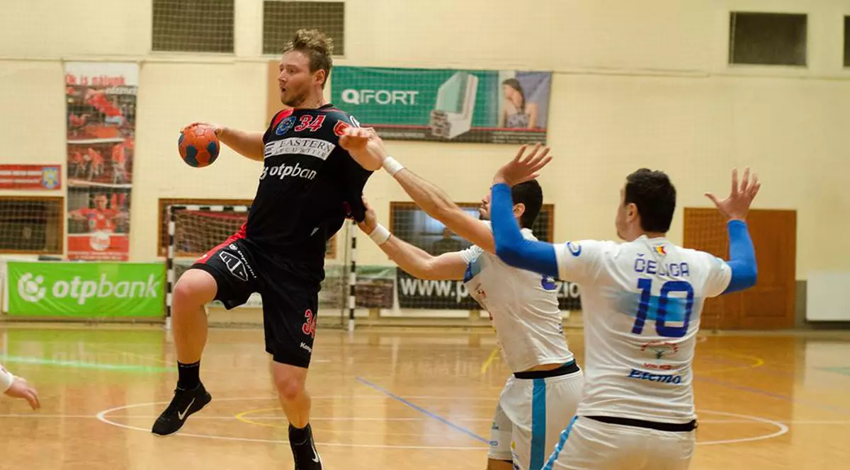 Play-off-ul Ligii Naționale masculine de handbal începe marți! Programul meciurilor/ Imagine dintr-un meci Odorhei - Constanța