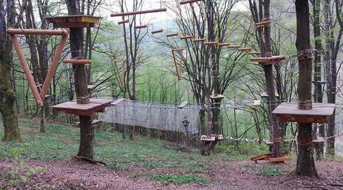 Parcul de Aventură din Nădrag este gata degeaba! Turiștii nu pot intra în el FOTO