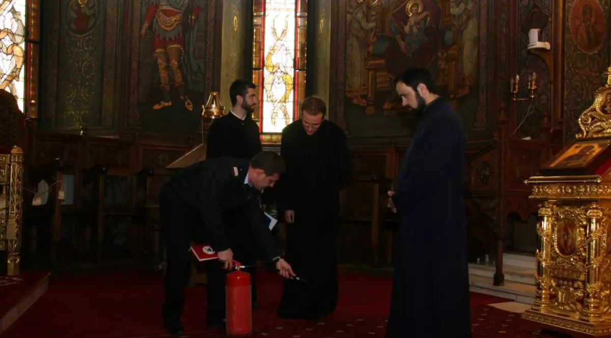 Preoții, antrenați pentru lupta cu focul