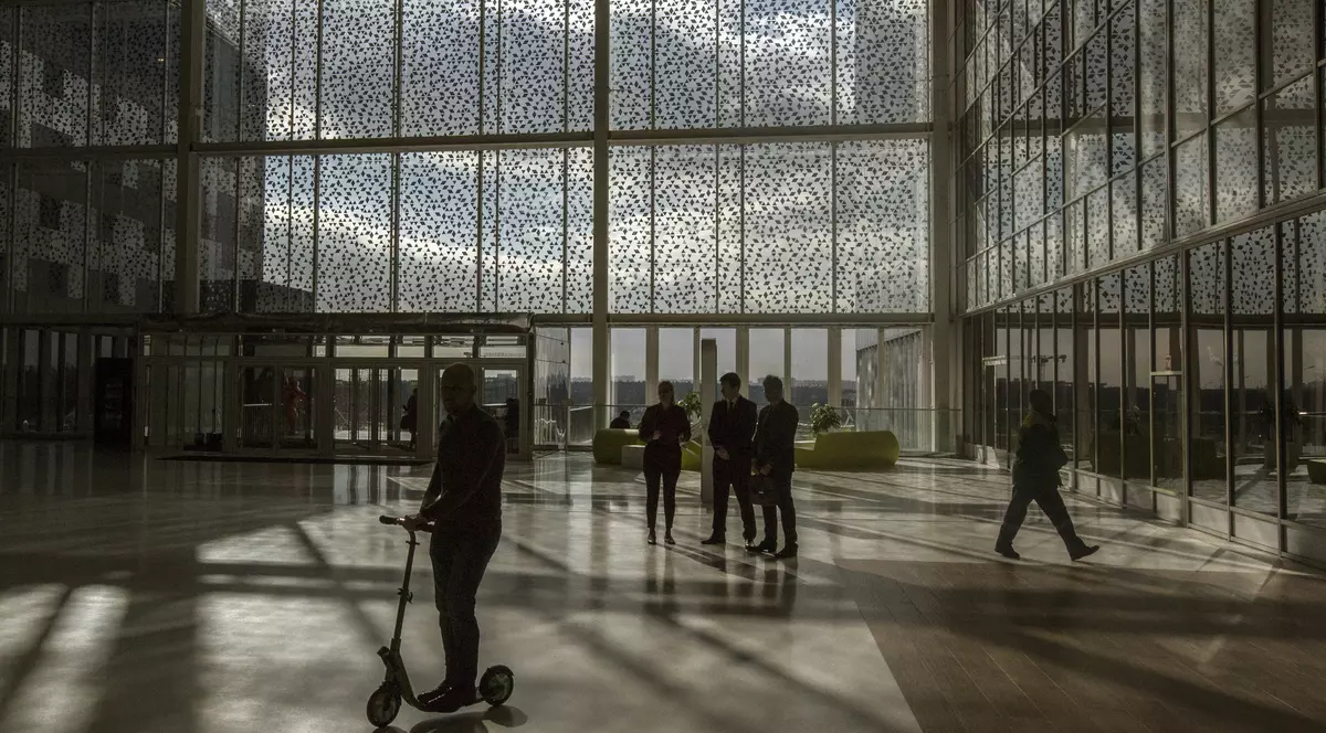 Angajații Twitter, Facebook sau Apple nu își permit chiriile din Silicon Valley: Locuiesc și 12 într-un apartament cu 2 camere