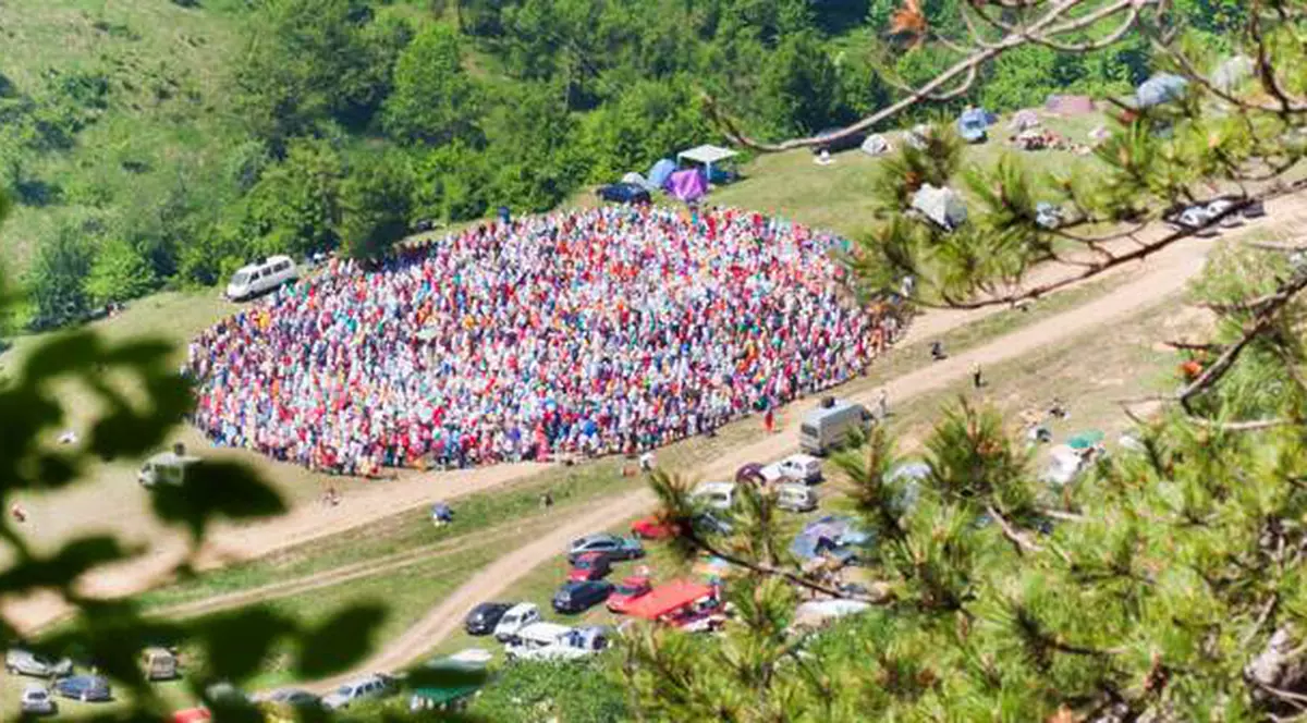 Pregătiri pentru spirala MISA din Băile Herculane. Mii de yoghini, așteptați de localnici