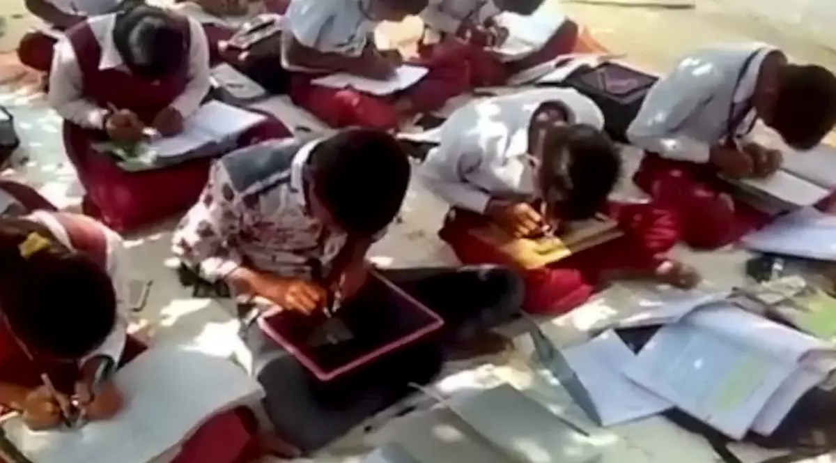 Școala unde elevii învață… să scrie cu ambele mâini